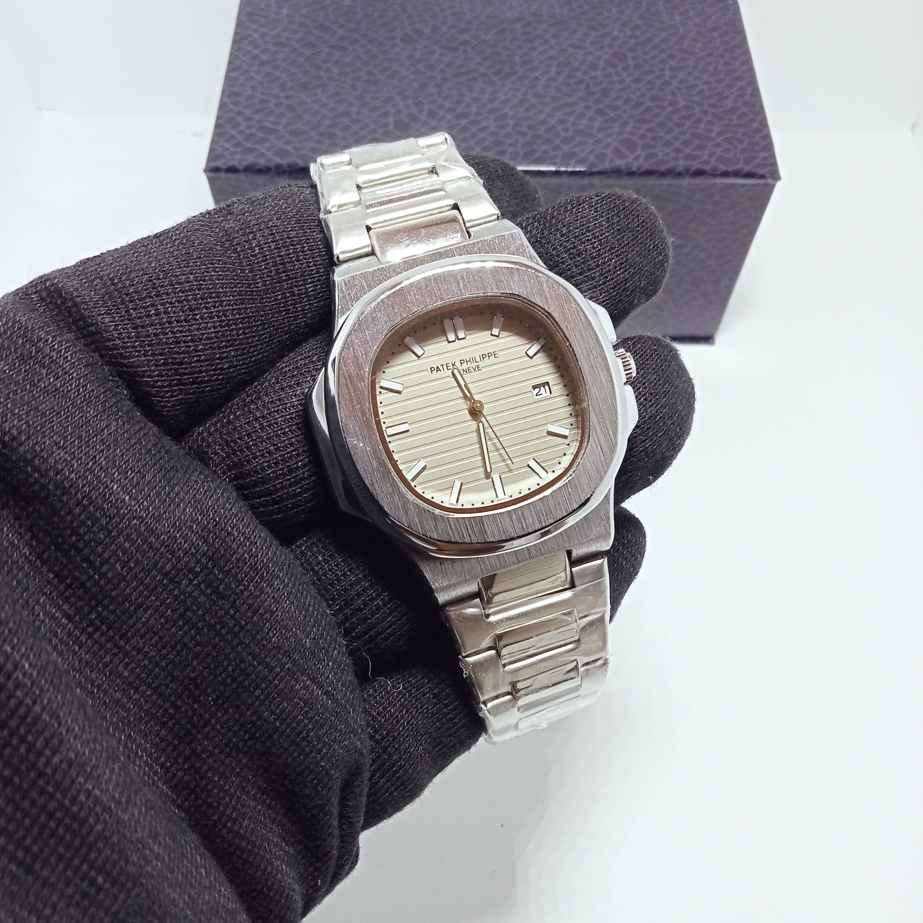 Patek Philippe Elegant Silver – White Dial Watch.